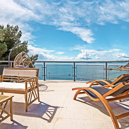 Panorama Prestige Penthouse- Location In Town *