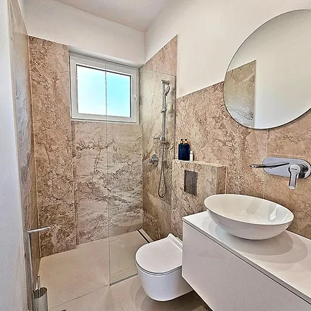 Panorama Penthouse - 5 Star With Roof Jacuzzi *