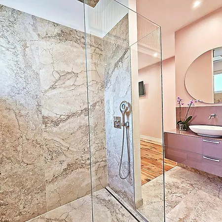 Panorama Penthouse - 5 Star With Roof Jacuzzi *