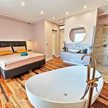 Panorama Penthouse - 5 Star With Roof Jacuzzi *